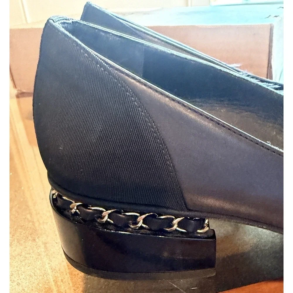Chanel G32115 Black Leather Grosgrain Trim Patent Toe Chain Block Heel Pumps 38